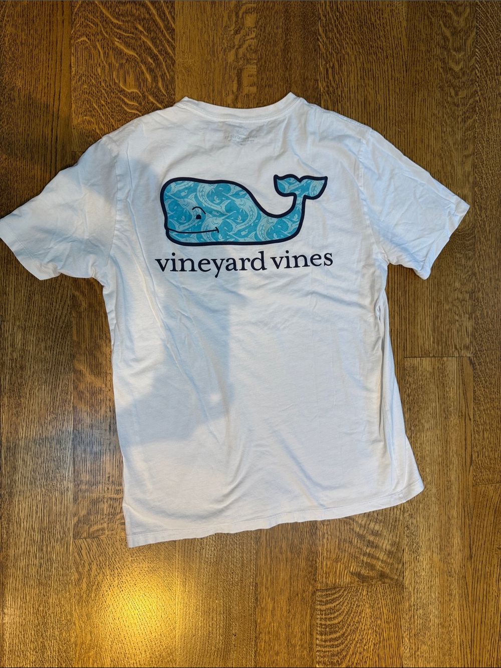 Vineyard Vines White Pocket T-Shirt Blue Whale Graphic Logo Tee Size Small - Picture 4 of 7